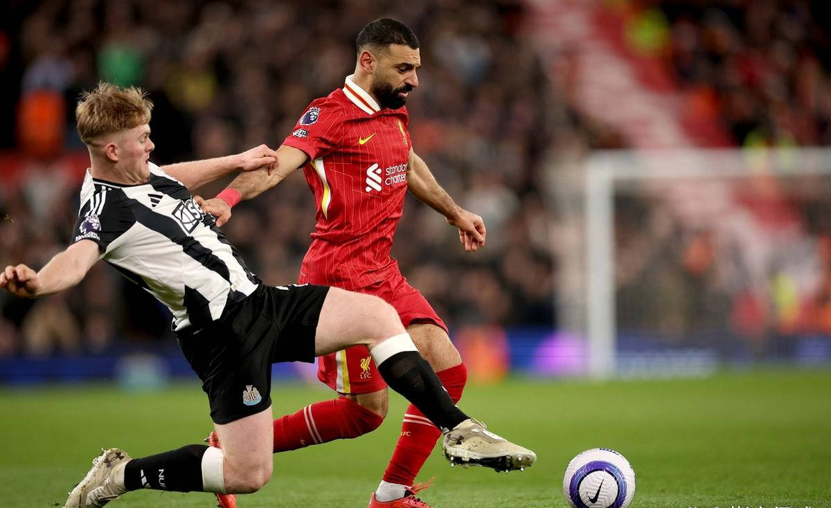 包含利物浦铁卫厉害发威，助球队锁定胜局的词条